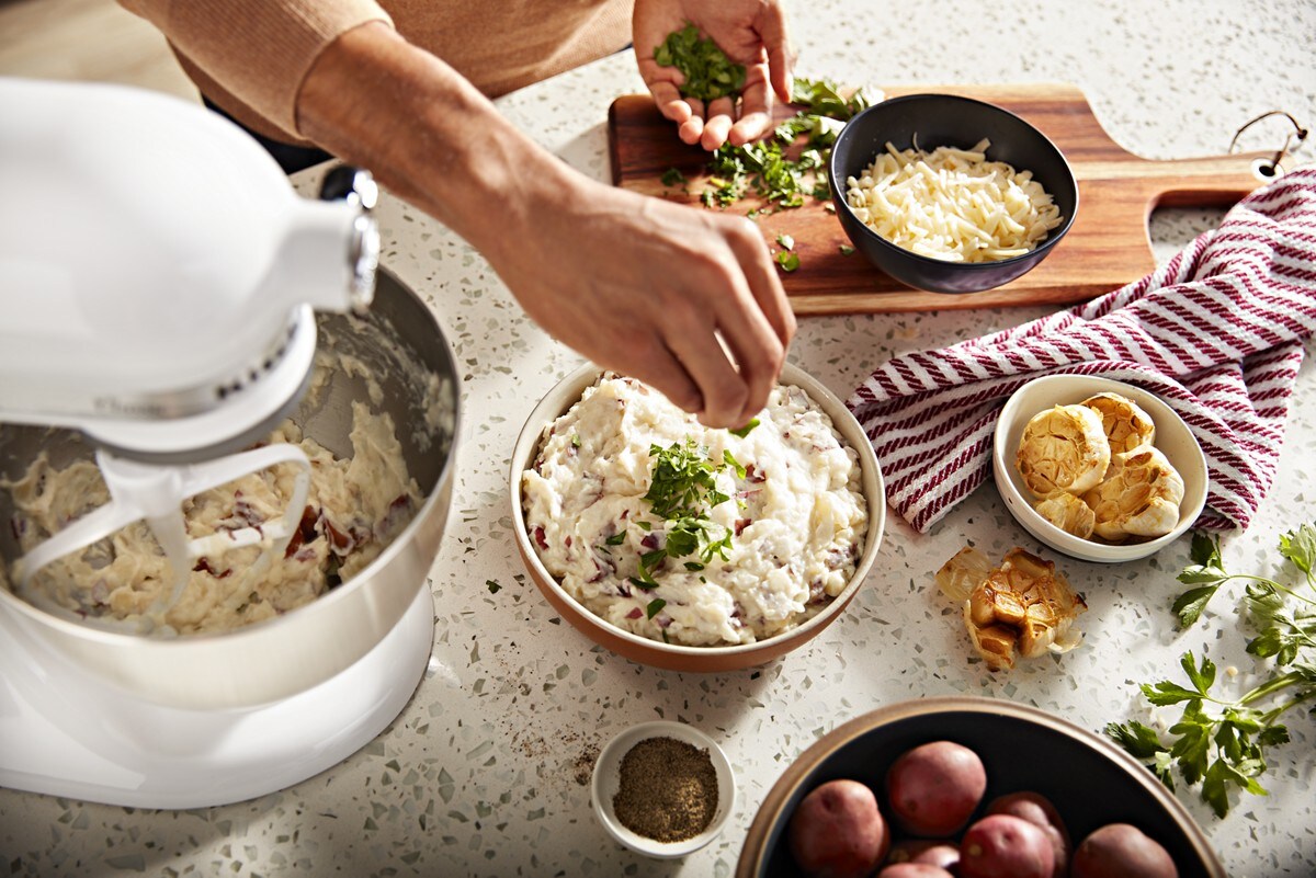 Classic™ Series 4.5 Quart Tilt-Head Stand Mixer - White - Image 6